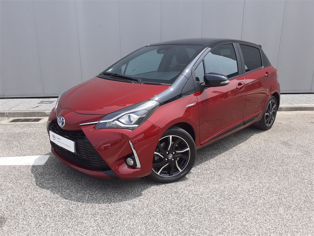  Toyota Yaris 1.5 Hybrid SQUARE Collection Red