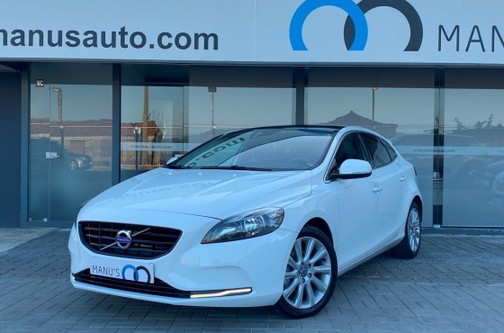 Volvo V40 D2 Momentum - MANUS AUTO