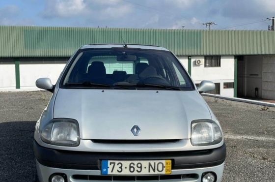 Renault Clio. - Silvio Ferreira, Lda.