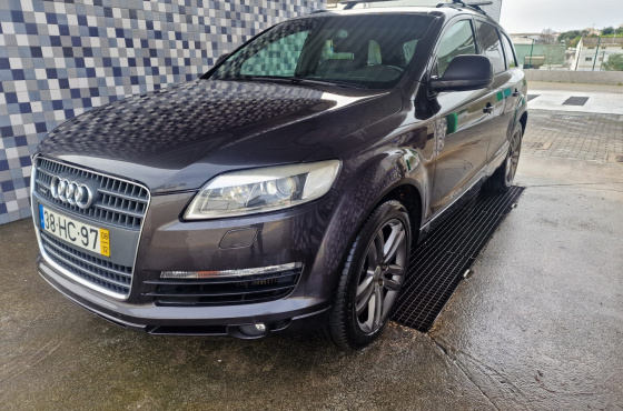 Audi Q7 3.0 Automática - Auto D. Henrique - Com. de